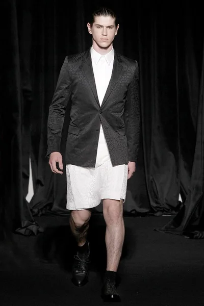 Look 3